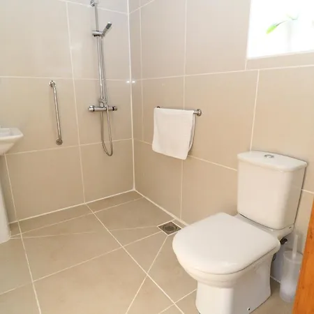 בית נופש The With Terrace And Ev Point *